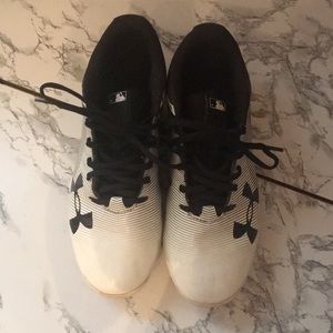 Under Armour Softball Cleats.  EUC.  Smoke free home.